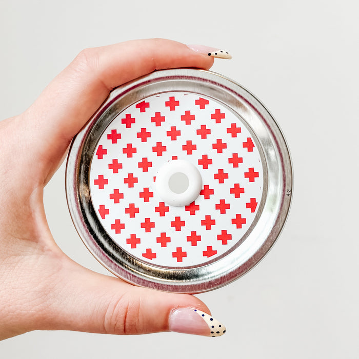 straw lid with a white background and red crosses patterned over the lid