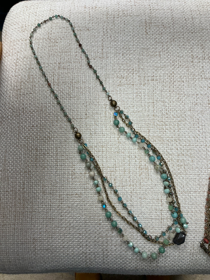 American Unique Group 2-in-1 beaded necklace with colorful beads and layered design, showcasing versatile fashion accessories.