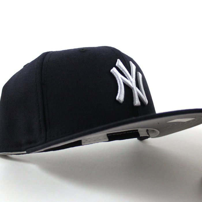 New York Yankees 1999-2006 New Era 59Fifty Fitted Hat (Wool Navy Gray Under Brim White Sweatband)