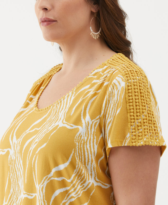 Plus Size Ripple Print Dot Trim Tee (Golden Spice)