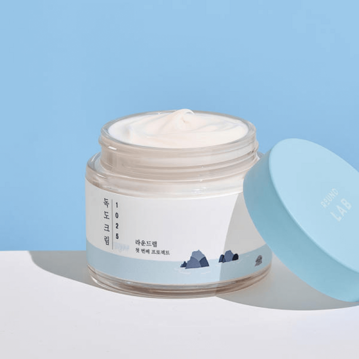 Enriched with hyaluronic acid and ceramides, this lightweight cream absorbs quickly, providing long-lasting moisture and a radiant complexion.