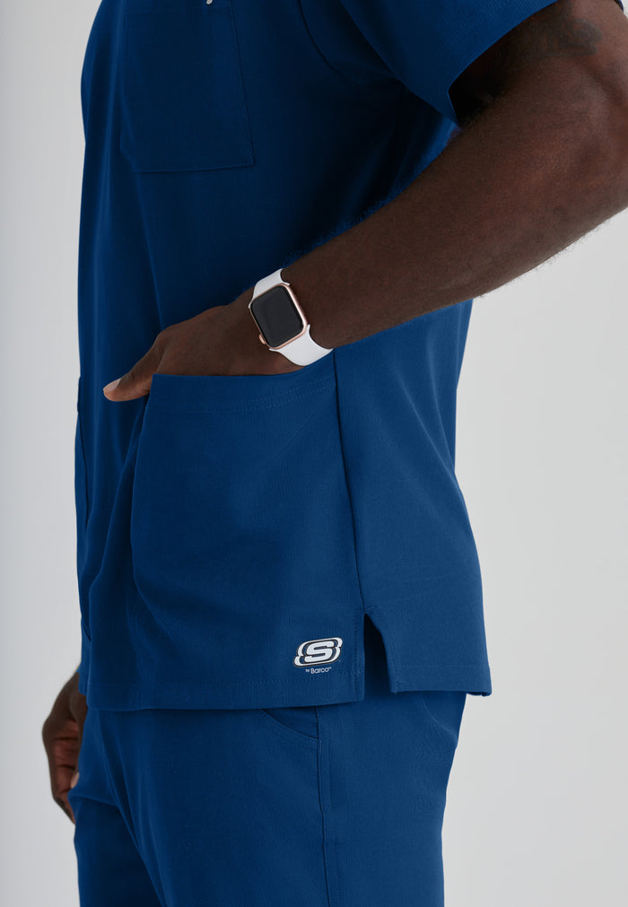 Skechers™ Vitality Men's 4-Pocket Crew Top